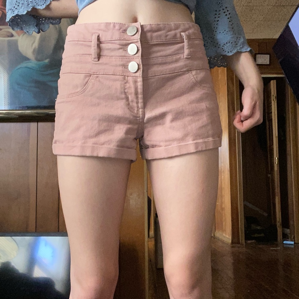 Nice high waisted pink shorts.